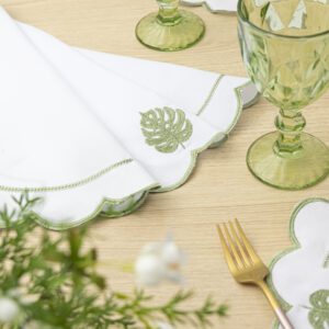 Kit mesa posta com bordado Costela de Adão 12 Pçs, para 6 lugares — elegância que transforma qualquer refeição.